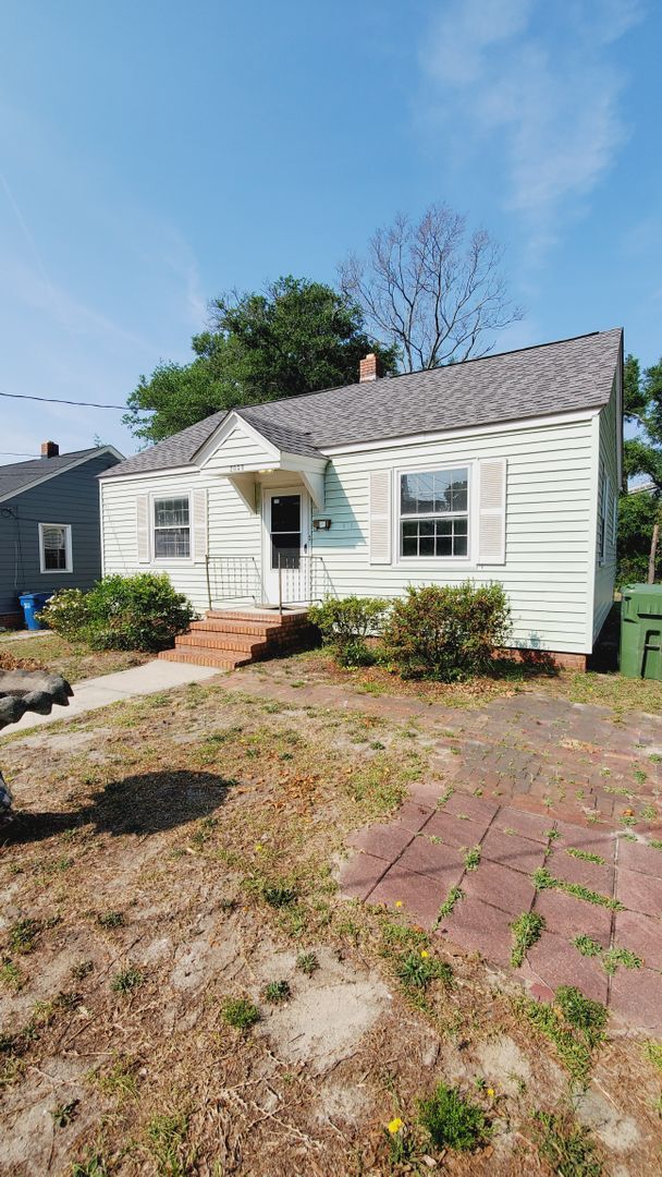 Building Photo - SUNSET PARK - 2 Bedroom House in quaint an...