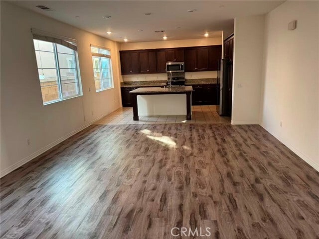 Building Photo - 3165 E Olympic Dr