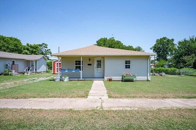 Building Photo - 211 2nd St