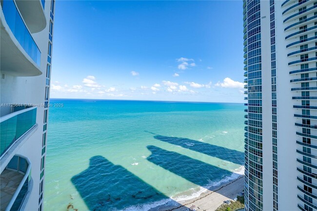 Building Photo - 16001 Collins Ave