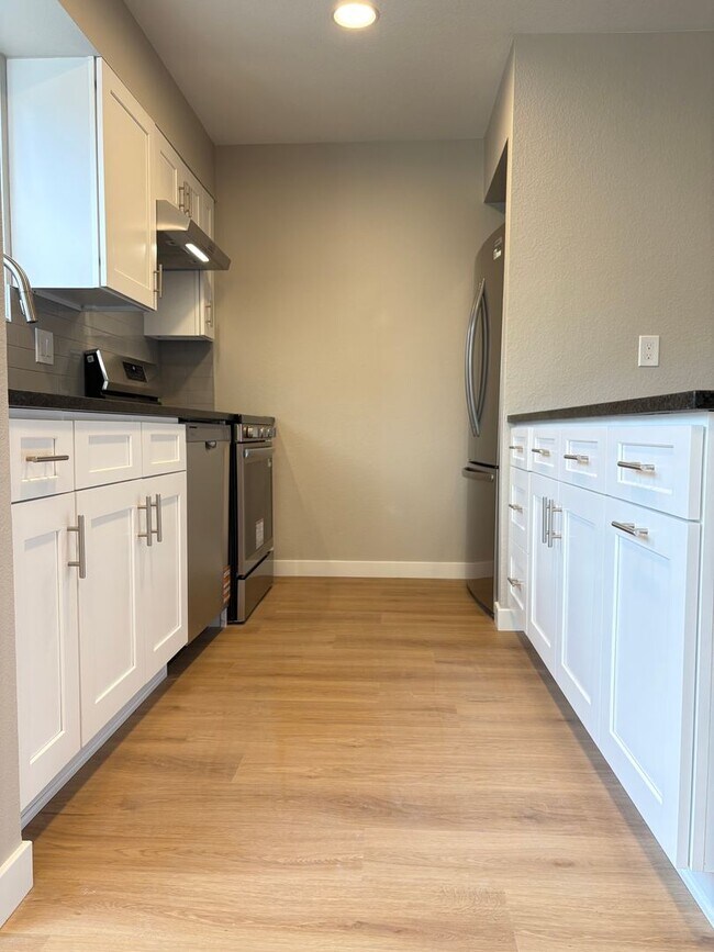 Building Photo - Completely Renovated 3 Bed 2 Bath Condo Downtown Pearl.  Brand New Interior!