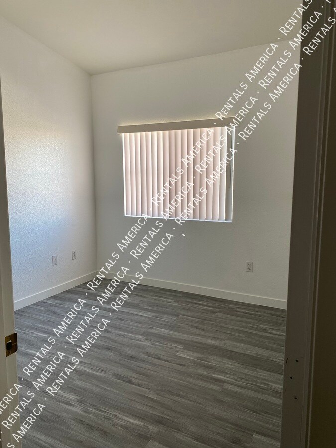 Building Photo - 401 Amber Pine St