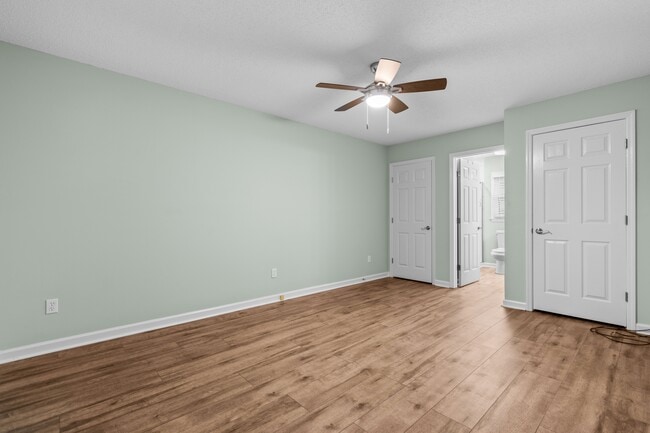 Building Photo - 311 S Willow Dr