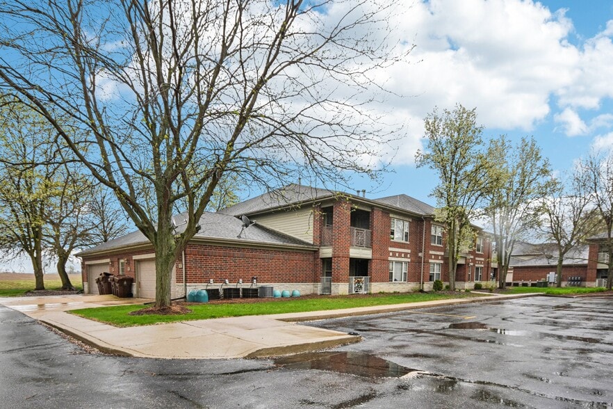 Shared garage - The Enclave