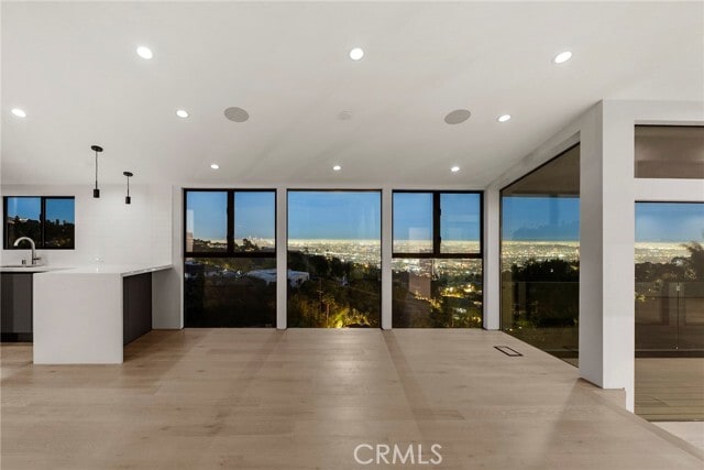 Building Photo - 9336 Lloydcrest Dr