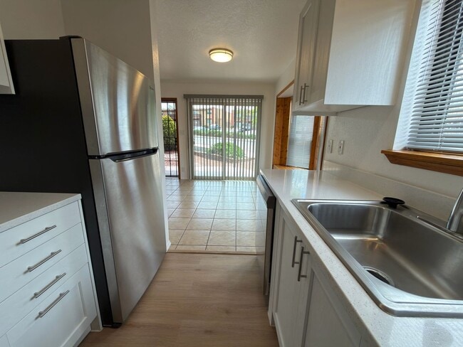 Building Photo - 1307 Rufina Ln