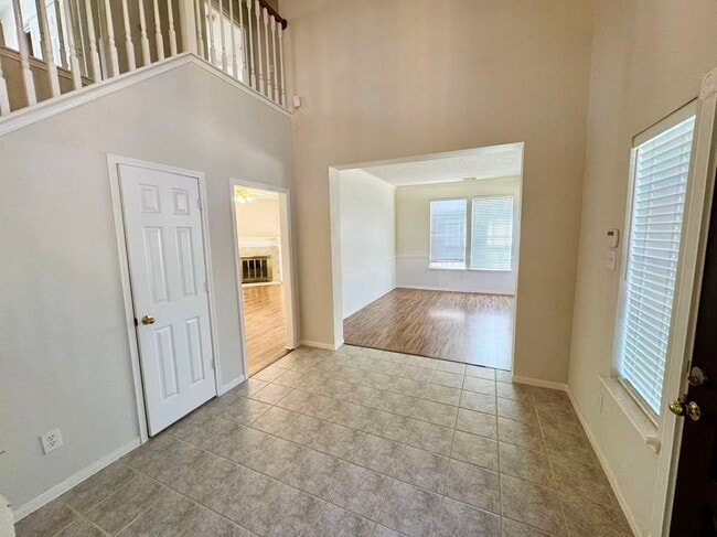 Building Photo - 2439 Shelby Park Dr