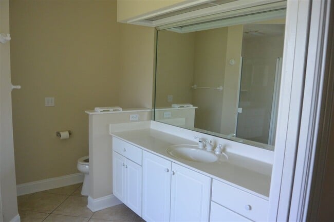 Building Photo - 100 Sea Garden Ct