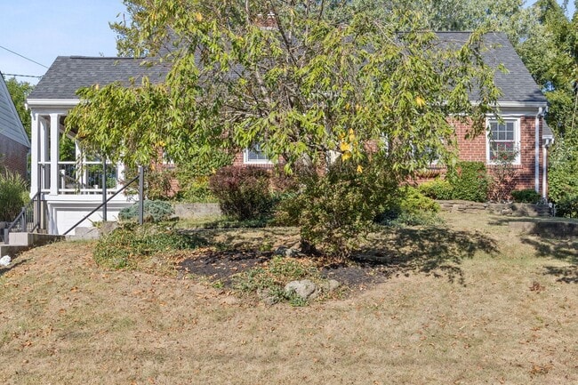 Building Photo - ANDERSON- Charming 4 bedroom 2 bath with fenced backyard