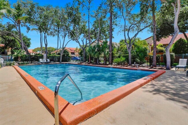 Building Photo - 10167 SW 77th Ct