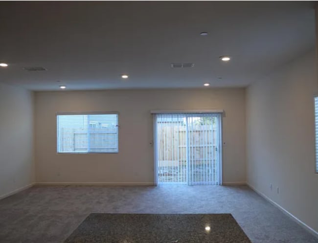 Building Photo - 4293 Lasalle Dr