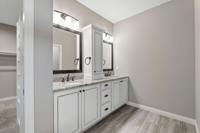 Building Photo - 1605 Labrador Dr