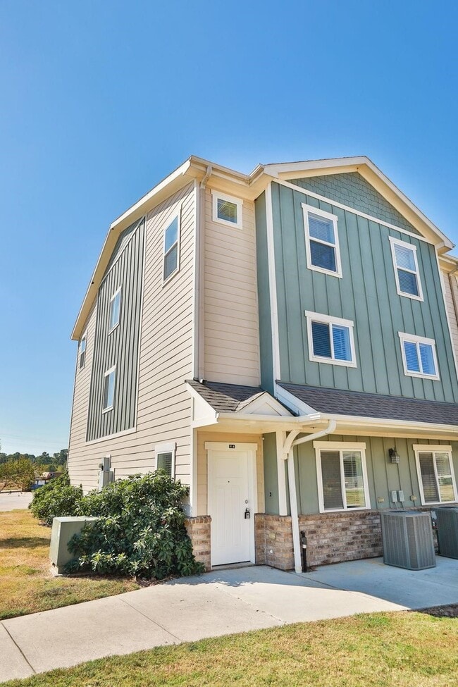 Building Photo - 12603 Telge Rd