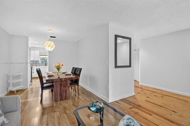 Building Photo - 14076 S Forest Oak Cir