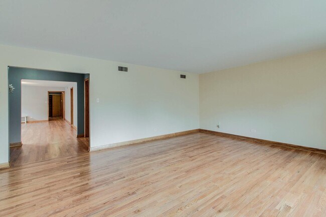 Building Photo - 1216 Hull Terrace