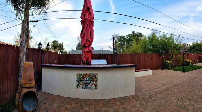 Building Photo - Exquisite 4 Bedroom + Office Single-Level Residence with Pool/BBQ in a Prime South-of-the-Bouleva...