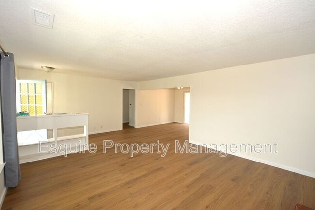Building Photo - 283 Calle Higuera