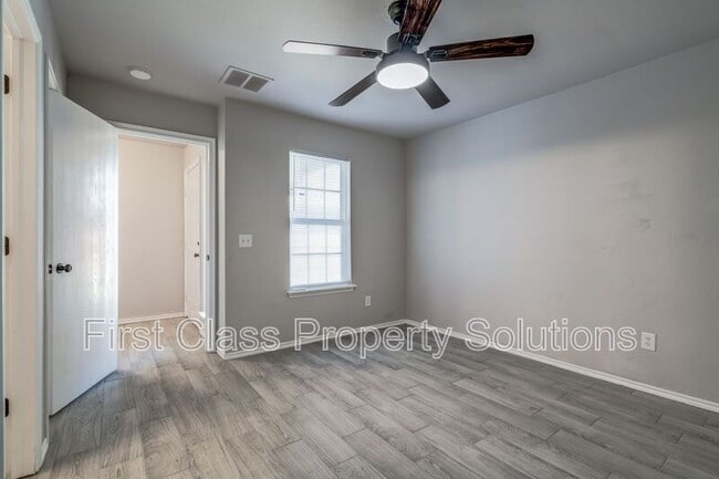 Building Photo - 1322 Commerce Dr