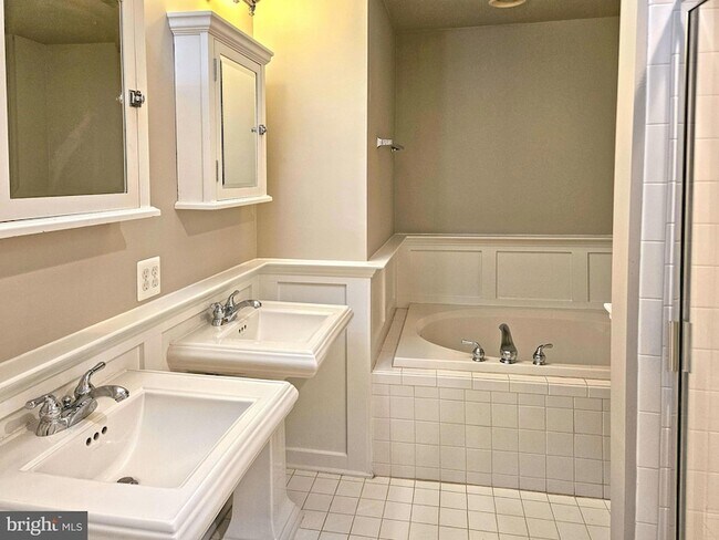 Building Photo - 12 S Regester St