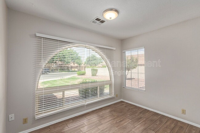 Building Photo - 2381 W Redwood Dr