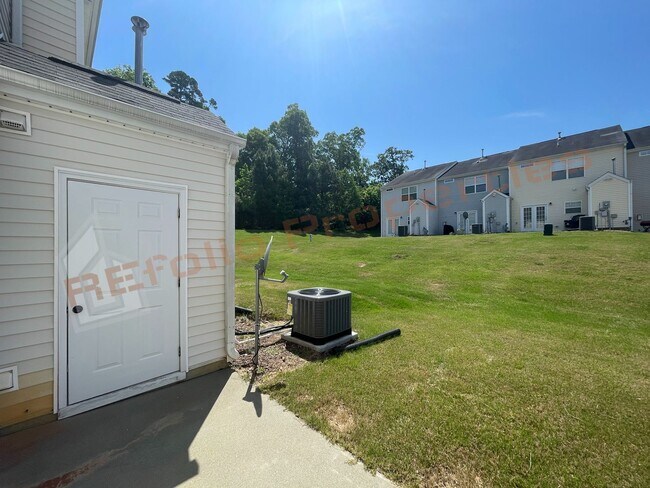 Building Photo - 1304 Cozart St
