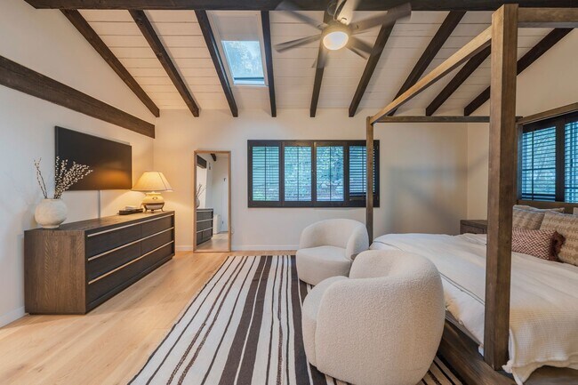 Building Photo - Beautiful Tarzana Rental!