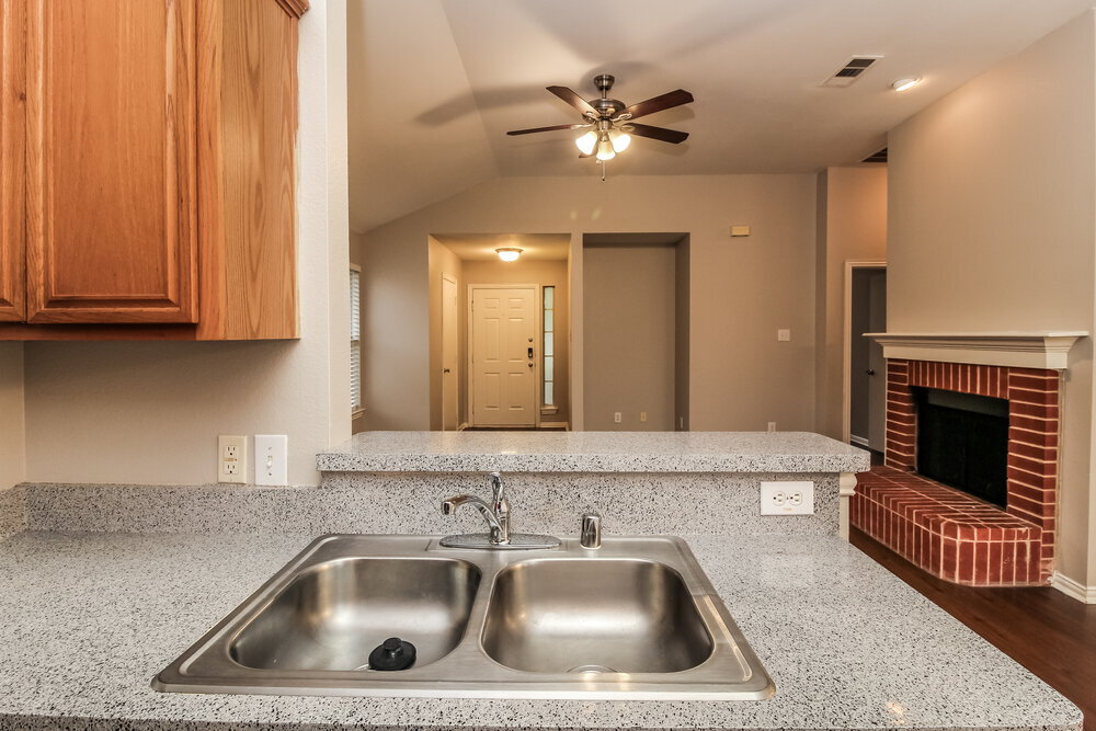 Building Photo - 4901 Fox Ridge Ln