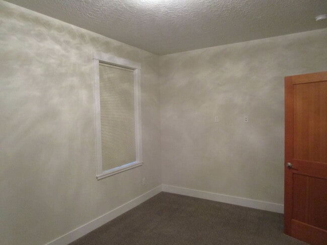 Building Photo - Custom Home in Crystal Springs Subdivision - Available Now!