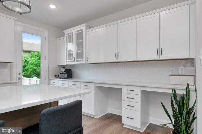 Building Photo - 7203 Mountaineer Dr