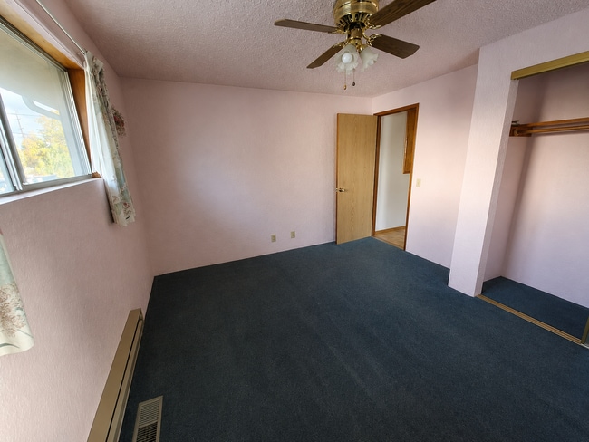 Building Photo - Spacious 5 Bed / 2 Bath Home for Rent in Renton, WA Minutes from The Landing!
