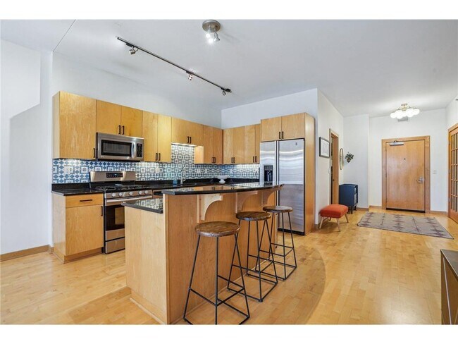 Building Photo - 401 N 2nd St