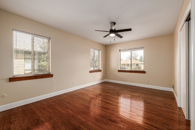 Building Photo - Lovely 5 Bed  / 2 bath in Boston Heights