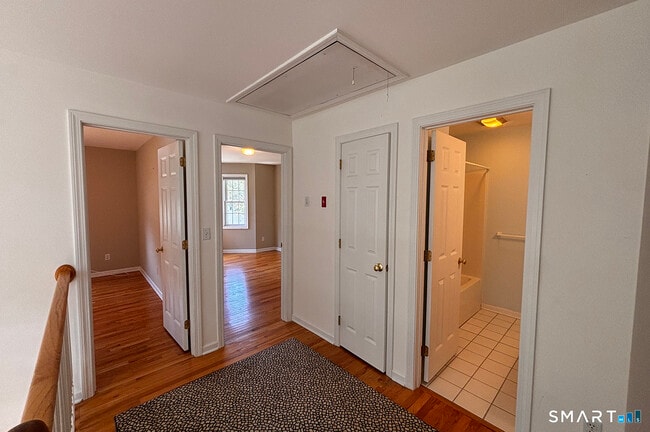 Building Photo - 405 S Pine Creek Rd