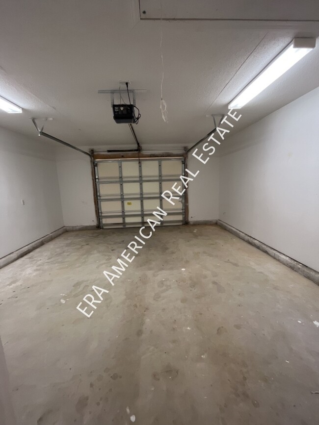 Building Photo - 4621 Bobolink Way