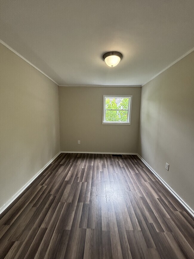 Building Photo - 1300 33rd St Ensley