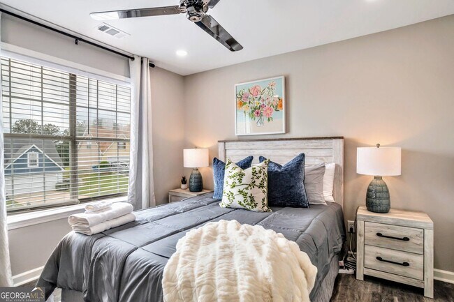 Building Photo - 8008 Clearview Cir