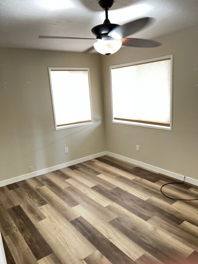 Building Photo - 269 Larchmont Dr