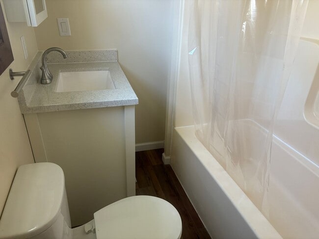Building Photo - Cute 1 Bed 1 Bath with bonus room