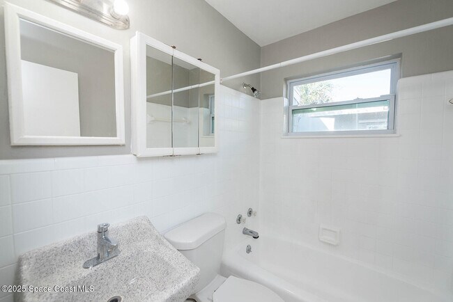 Building Photo - 410 Snyder Dr