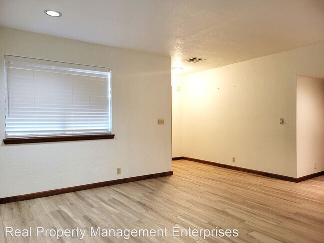 Building Photo - 1 br, 1 bath House - 11407 Springhollow Rd...