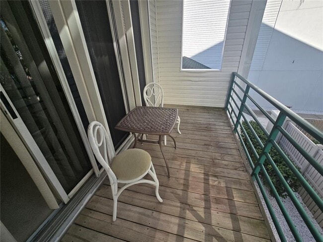 Building Photo - 320 Island Way