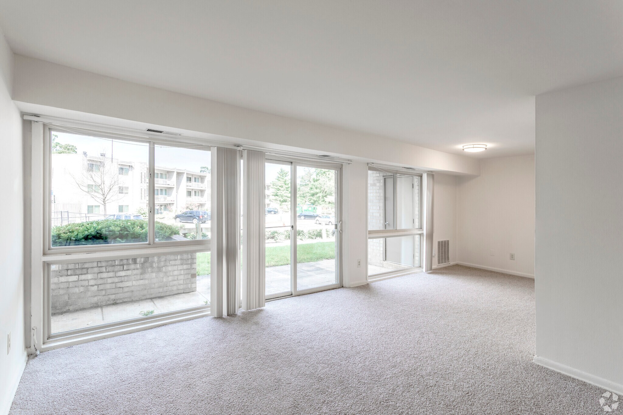 Riverside Plaza Apartments 6253 Oxon Hill Rd Oxon Hill MD 20745 Apartment Finder