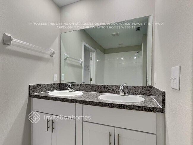 Building Photo - 15614 Greenleaf Bay St