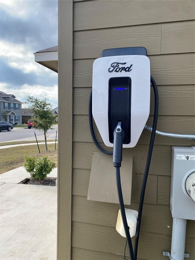 Building Photo - 13704 Knights Br Dr