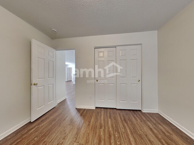 Building Photo - 4987 Harthill Ave