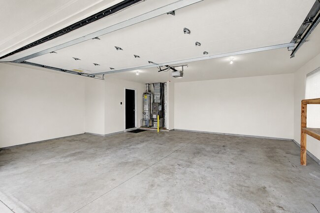 Building Photo - 2870 N High Desert Wy