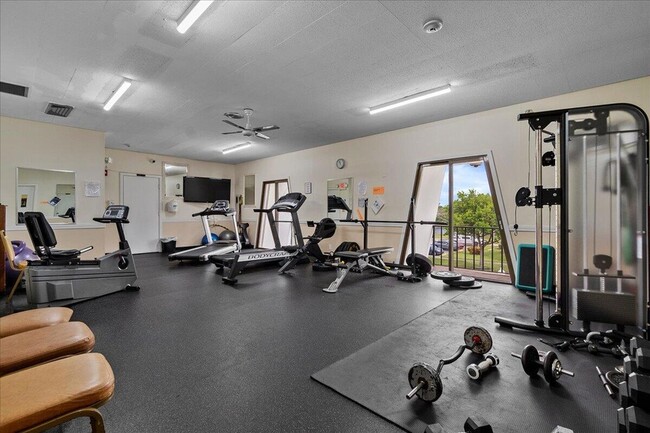 Building Photo - 102 Amherst Ln