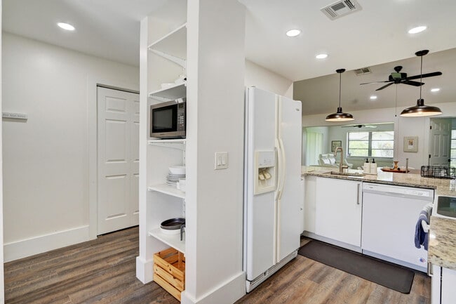 Building Photo - 2756 Carnation Ct