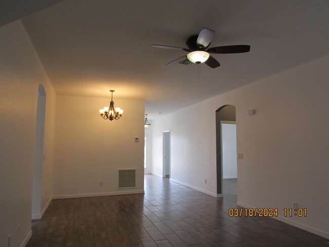Building Photo - 2089 Maeve Cir