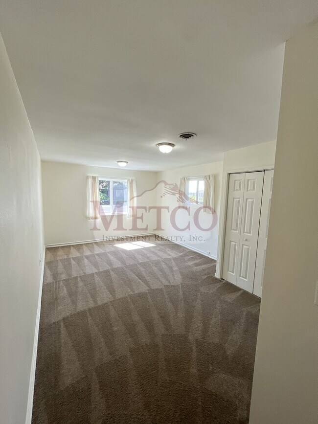 Building Photo - 07801
